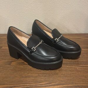 Journee collection. Size 8.5 never worn.